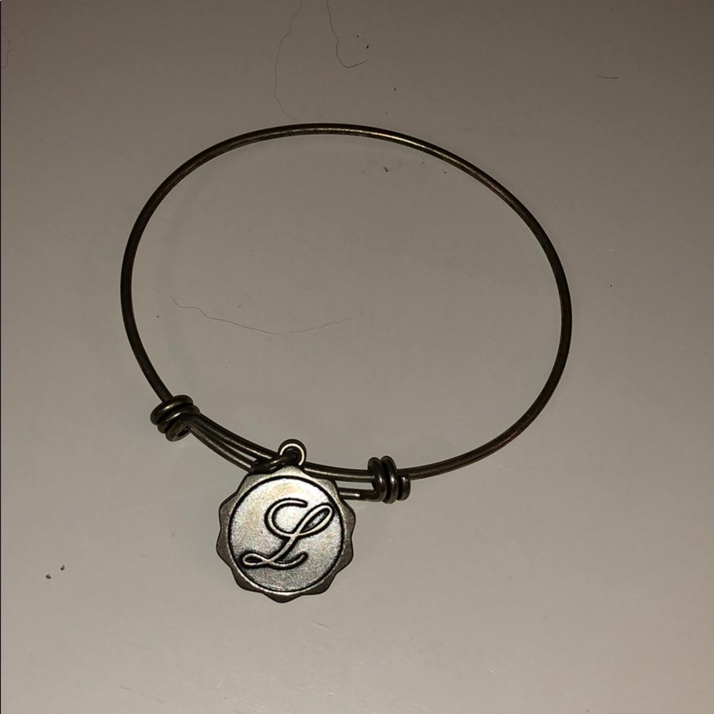 Bella Ryan silver L bangle